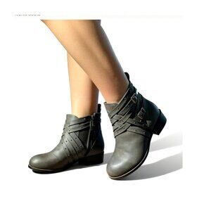 Sale:  SO Women's boots, Size 9